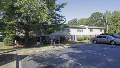 Creekside Apartments in Gaffney, SC - Building Photo - Building Photo