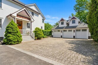 15 Carter Rd in Hampton Bays, NY - Building Photo - Building Photo