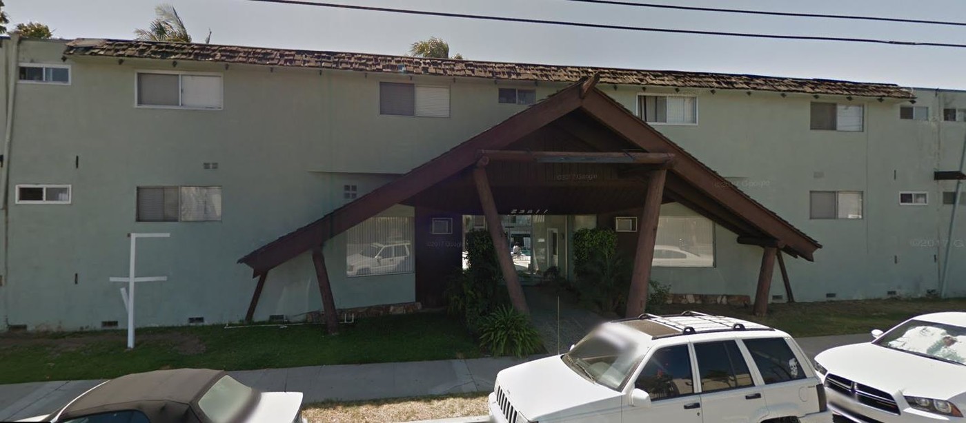 23611 Arlington Ave in Torrance, CA - Foto de edificio