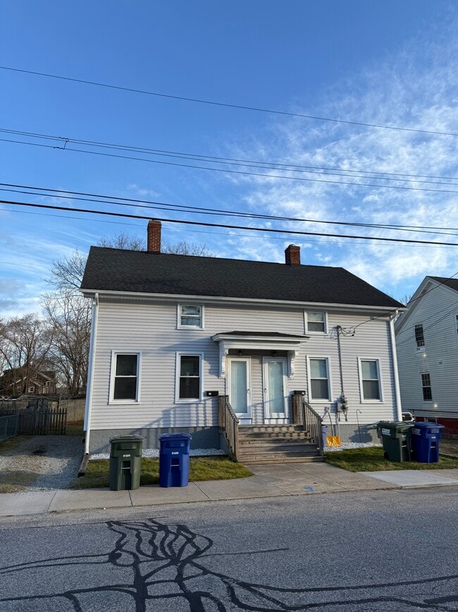 10 Wilford Ct in Stonington, CT - Building Photo - Building Photo