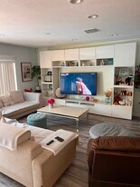 8249 NW 9th St in Plantation, FL - Building Photo