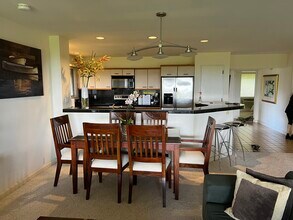 50 Puu Anoano St, Unit 1701 in Lahaina, HI - Foto de edificio - Building Photo