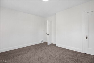 3154 Yorkshire Rd in Cleveland Heights, OH - Building Photo - Building Photo