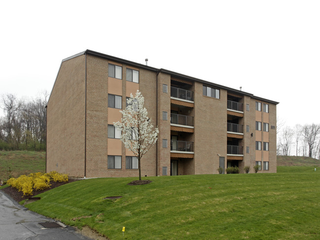 Keystone Courts in Bethel Park, PA - Building Photo - Building Photo