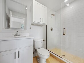 220 Winthrop St, Unit 201 in Winthrop, MA - Foto de edificio - Building Photo