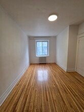 251-257 Milton in Montréal, QC - Building Photo - Building Photo