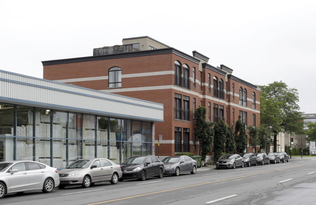 205 Beaubien O in Montréal, QC - Building Photo