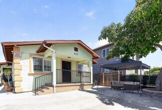 917 W 62nd Pl, Unit 917 in Los Angeles, CA - Foto de edificio - Building Photo