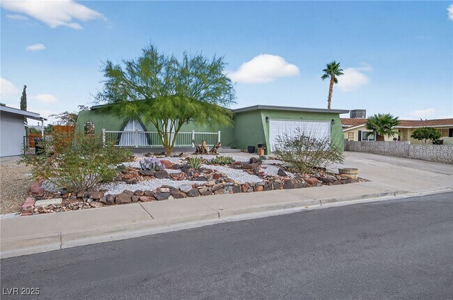 405 Scenic Dr in Henderson, NV - Building Photo - Building Photo