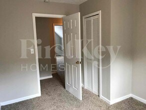 7945 Weathers Ct in Lithonia, GA - Foto de edificio - Building Photo