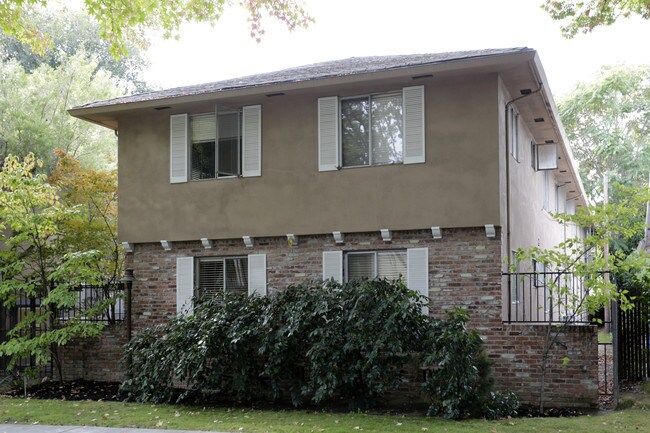 1624 T St in Sacramento, CA - Building Photo - Building Photo