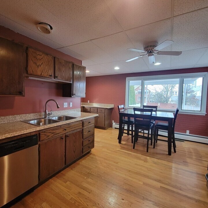 459 Medford St-Unit -1 in Malden, MA - Foto de edificio
