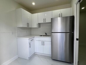 9815 SW 21st St, Unit 1 in Miami, FL - Building Photo - Building Photo