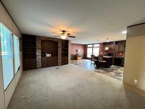 112 S Fitzwilliams Ln in Bastrop, TX - Foto de edificio - Building Photo
