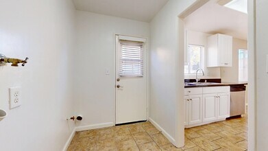 20251 Cohasset St in Los Angeles, CA - Building Photo - Building Photo