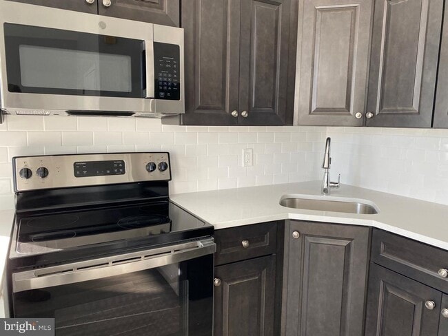 21 E Price St in Philadelphia, PA - Building Photo - Building Photo