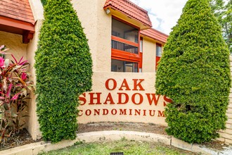 Oak Shadows Condominiums in Orlando, FL - Foto de edificio - Building Photo