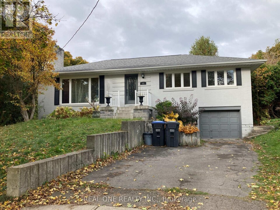 12 Lyndfield Crescent in Brampton, ON - Building Photo