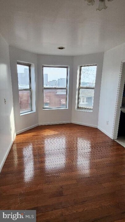 5300 Walnut St in Philadelphia, PA - Building Photo
