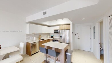 5300 Paseo Blvd, Unit 1607 in Doral, FL - Building Photo - Building Photo