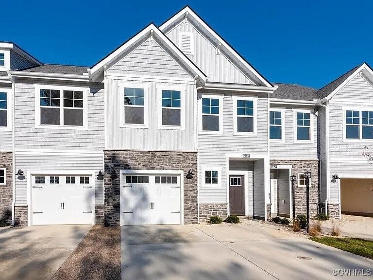 12436 Petrel Crossing in Midlothian, VA - Foto de edificio