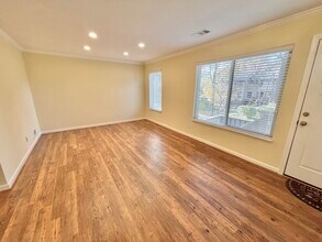 1661 Westwind Way in McLean, VA - Foto de edificio - Building Photo