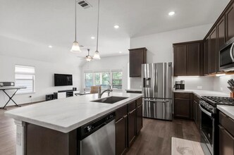 404 Red Matador Ln in Leander, TX - Foto de edificio - Building Photo