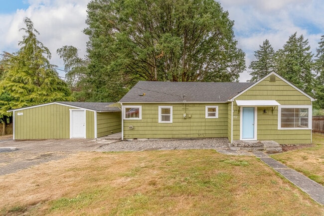 1812 Alma Dr in Kelso, WA - Building Photo - Building Photo