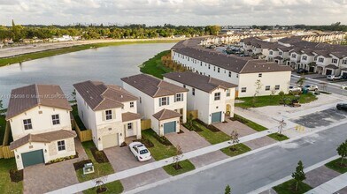 2336 NW 130th St in Westview, FL - Foto de edificio - Building Photo