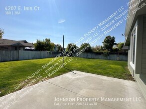 4207 E Iris Ct in Nampa, ID - Foto de edificio - Building Photo