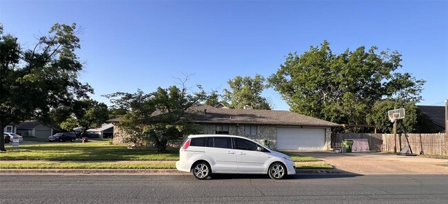 1728 Zimmerman Ln in Round Rock, TX - Foto de edificio - Building Photo