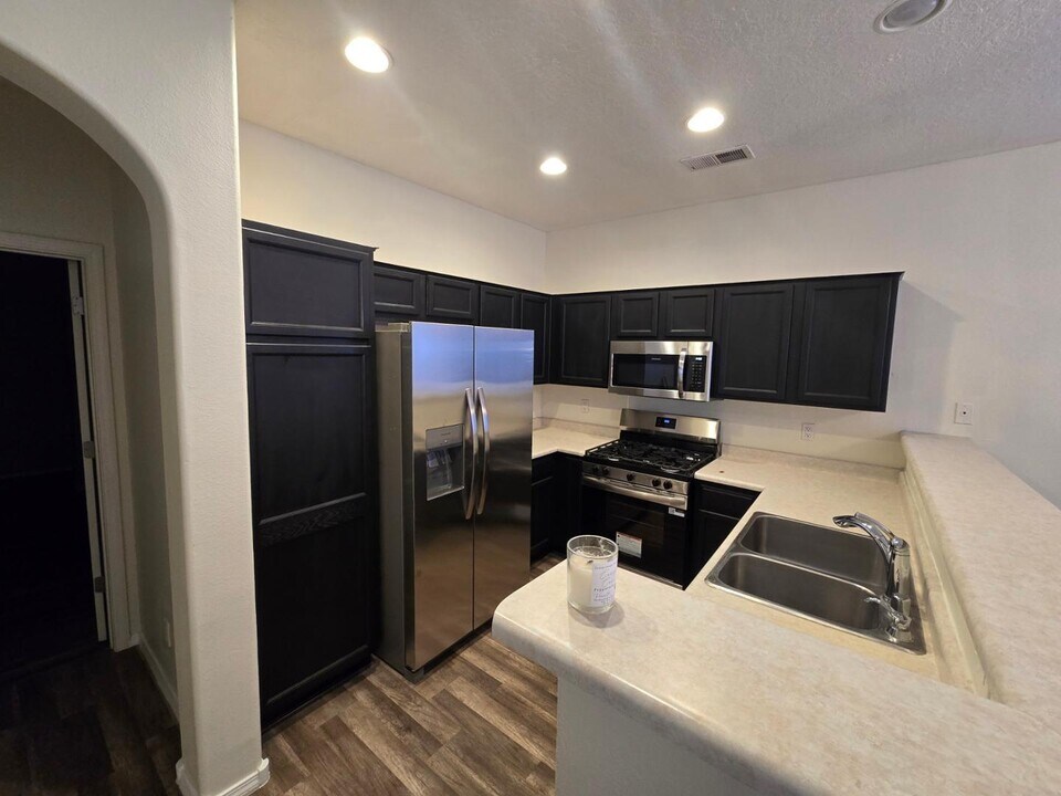 5916 Sleepy Nights Rd NW in Albuquerque, NM - Building Photo