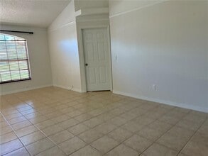 2423 Moonstone Ave in Deltona, FL - Building Photo - Building Photo