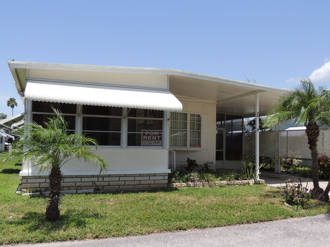 7331 Malaga Ave in New Port Richey, FL - Foto de edificio - Building Photo