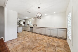 6215 Cheena Dr in Houston, TX - Foto de edificio - Building Photo