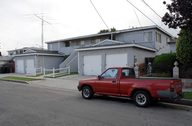 15110 Condon Ave in Lawndale, CA - Foto de edificio - Building Photo