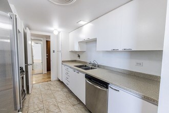 207 W Clarendon Ave-Unit -17G in Phoenix, AZ - Building Photo - Building Photo