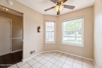 7 Sloop Square in Howell, NJ - Building Photo - Building Photo