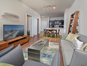 Lucero in San Antonio, TX - Foto de edificio - Building Photo