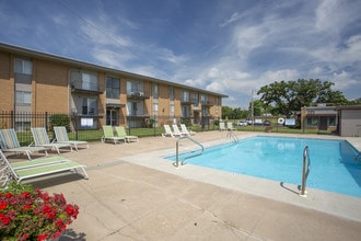 Skyline Apartments in Wichita, KS - Building Photo - Building Photo