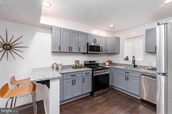 708 S Curley St in Baltimore, MD - Foto de edificio - Building Photo