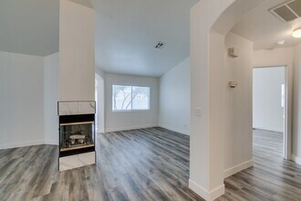 3738 St Phillip Ct in North Las Vegas, NV - Foto de edificio - Building Photo