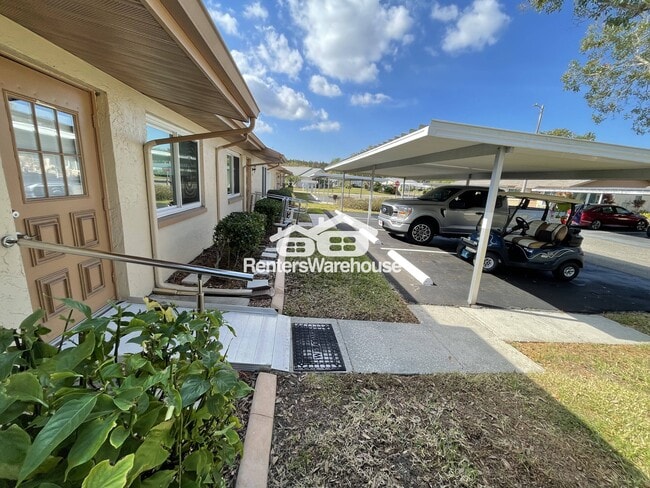 110 Gloucester Blvd in Sun City Center, FL - Foto de edificio - Building Photo