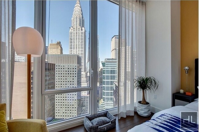 East 44th Street, Unit 22C in New York, NY - Foto de edificio - Building Photo