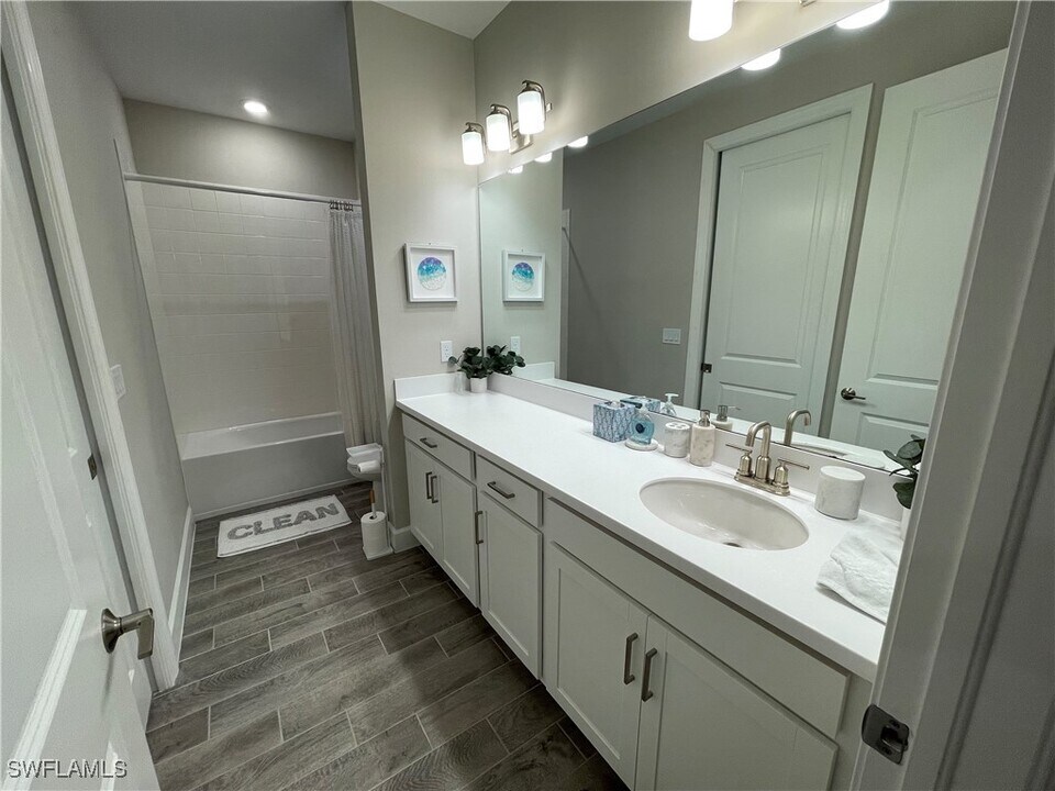 15173 Sacile Ct in Naples, FL - Building Photo