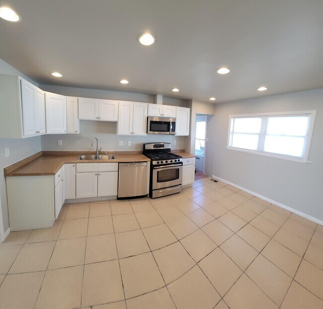 46 Beacon Ave in Romeoville, IL - Building Photo - Building Photo