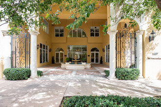 The Ponce de Leon in Coral Gables, FL - Building Photo - Building Photo