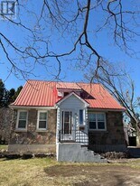 2216 Victoria St in Innisfil, ON - Building Photo