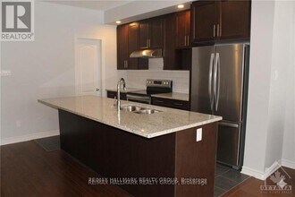148 Jardiniere St in Ottawa, ON - Building Photo - Building Photo