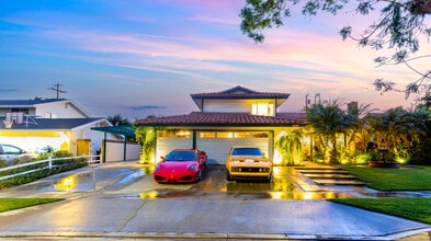 2718 N Wright St in Santa Ana, CA - Foto de edificio - Building Photo